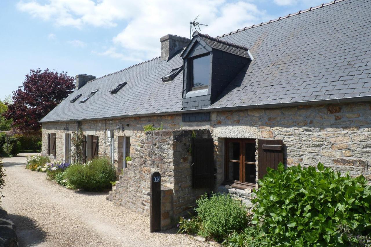 Sue'S Cottages Pleuven Exteriér fotografie