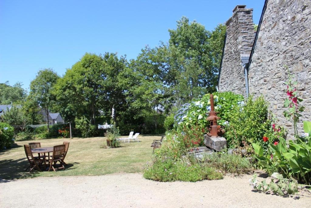 Sue'S Cottages Pleuven Exteriér fotografie
